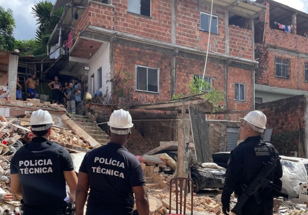 Polícia Técnica apura causas de desabamento de prédio em Salvador